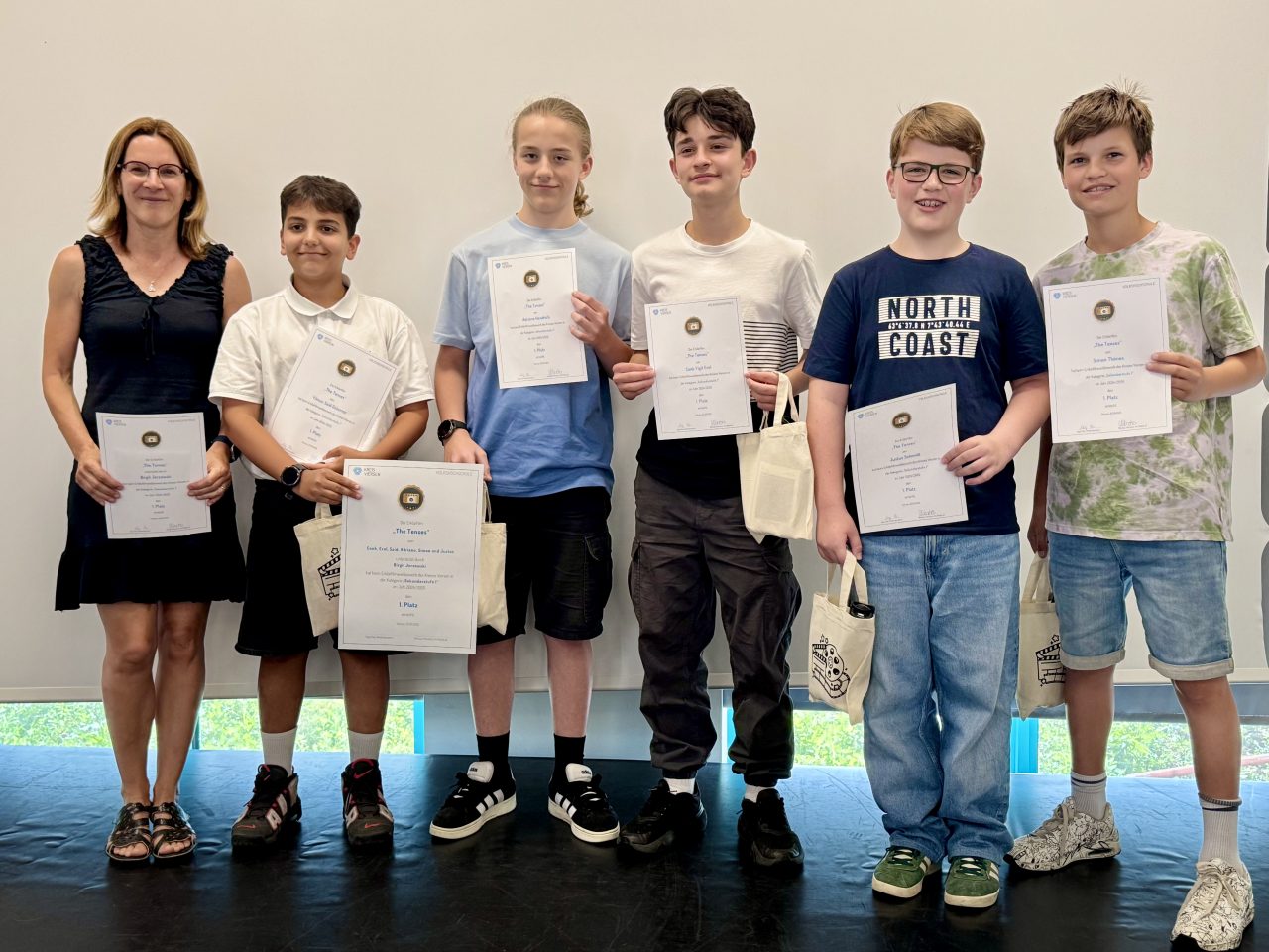 Schüler der Klasse 7c mit ihrer Lehrerin bei der Preisverleihung