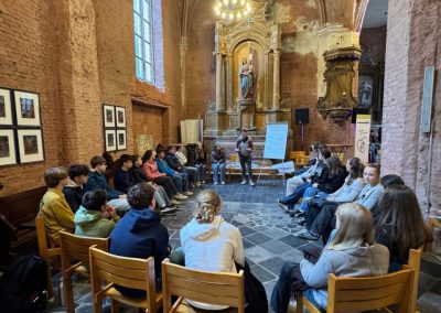 Schülerinnen und Schüler beim Workshop in einem Stuhlkreis