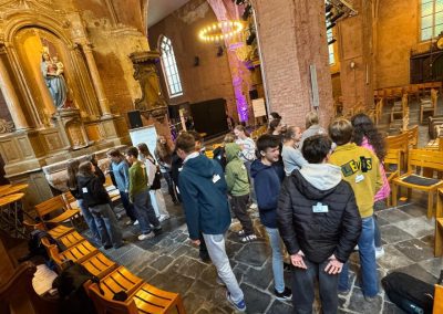 Schülerinnen und Schüler im Gespräch während des Workshops