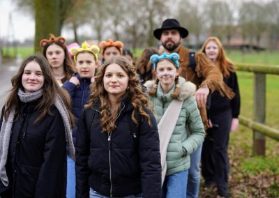 Schülerinnen und Schüler bei der Spendenwanderung