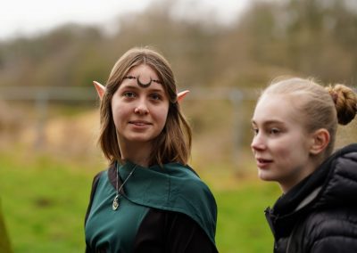 Schülerinnen und Schüler bei der Spendenwanderung