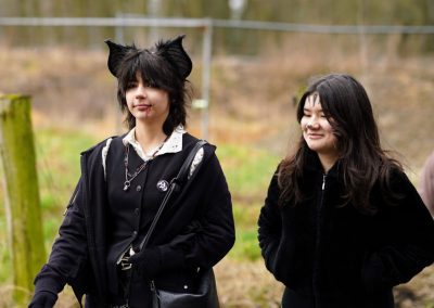 Schülerinnen und Schüler bei der Spendenwanderung