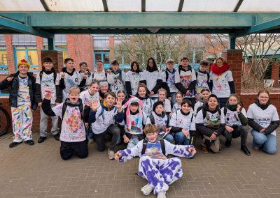 Schülerinnen und Schüler bei der Spendenwanderung