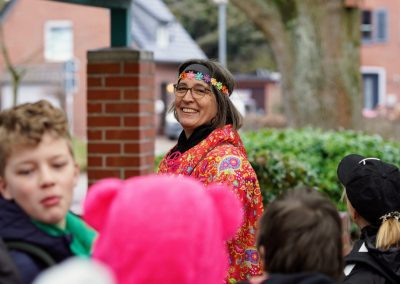 Schülerinnen und Schüler bei der Spendenwanderung