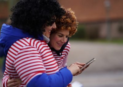 Schülerinnen und Schüler bei der Spendenwanderung