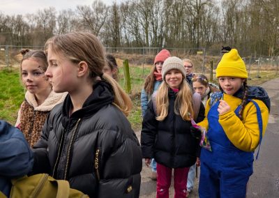Schülerinnen und Schüler bei der Spendenwanderung