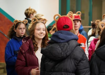 Schülerinnen und Schüler bei der Spendenwanderung