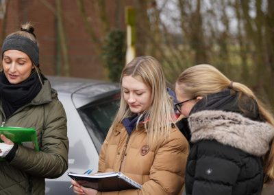 Schülerinnen und Schüler bei der Spendenwanderung