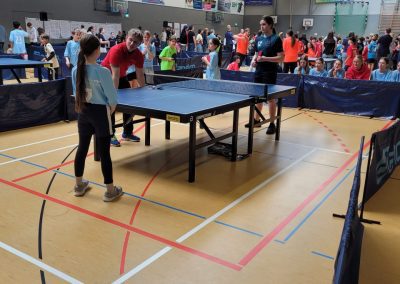 Spielszene aus dem Tischtennisturnier
