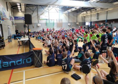 Die Teilnehmerinnen und Teilnehmer des Milch-Cup-Turniers in der Sporthalle des WJG