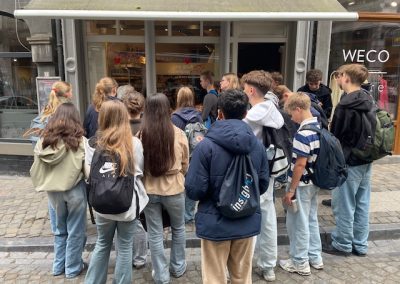 Schülerinnen und Schüler in der Lütticher Innenstadt